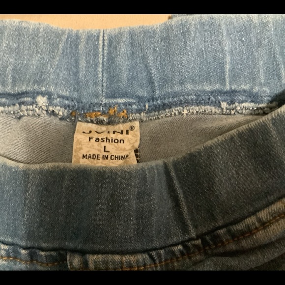🎁 5/$25.00 Denim capris/jeggings - Picture 3 of 3